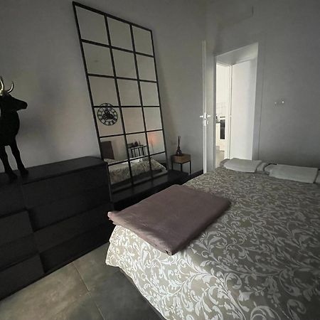 Decoluxe !Apartamento Con 1 Camera Da Letto , In Zona San Paolo , Via Martiniana Torino Eksteriør bilde