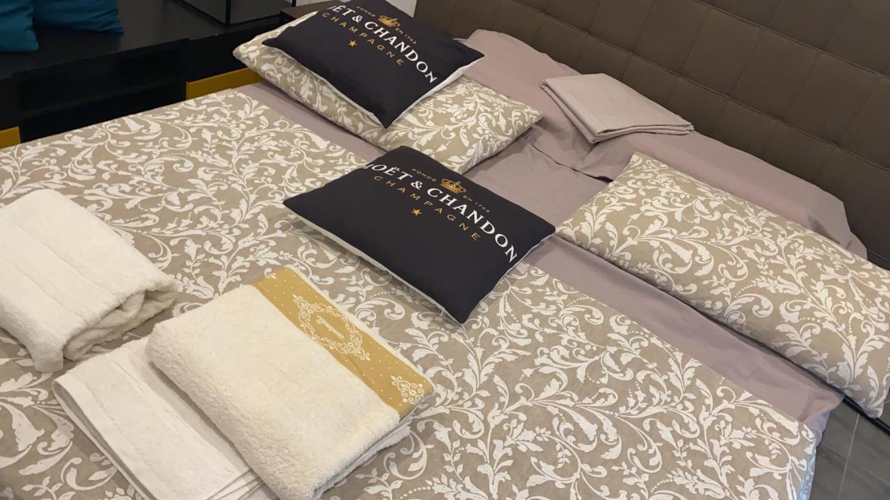 Decoluxe !Apartamento Con 1 Camera Da Letto , In Zona San Paolo , Via Martiniana Torino Eksteriør bilde