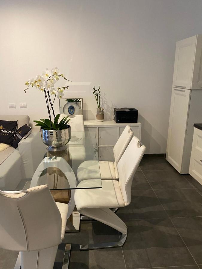 Decoluxe !Apartamento Con 1 Camera Da Letto , In Zona San Paolo , Via Martiniana Torino Eksteriør bilde