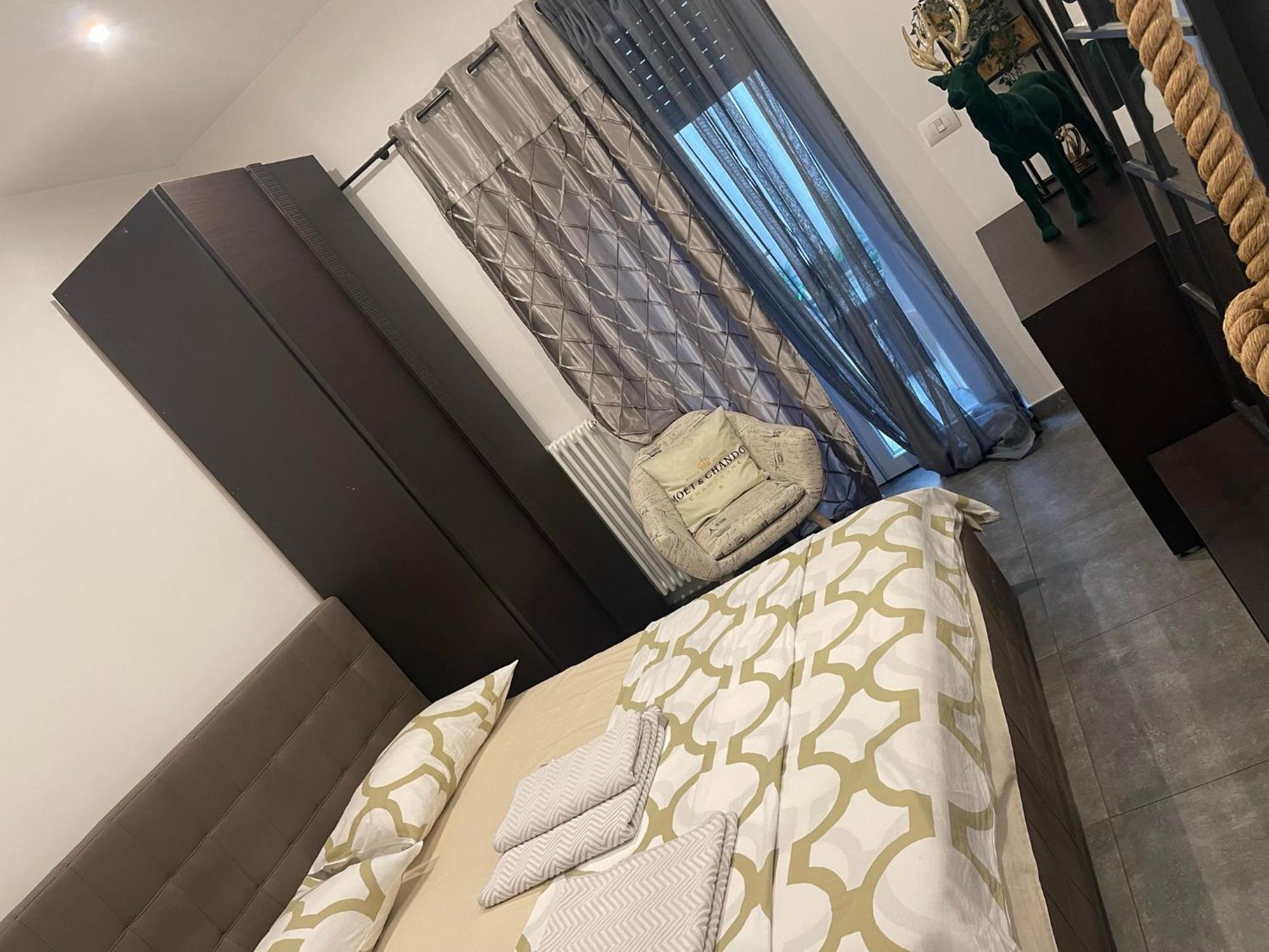 Decoluxe !Apartamento Con 1 Camera Da Letto , In Zona San Paolo , Via Martiniana Torino Eksteriør bilde