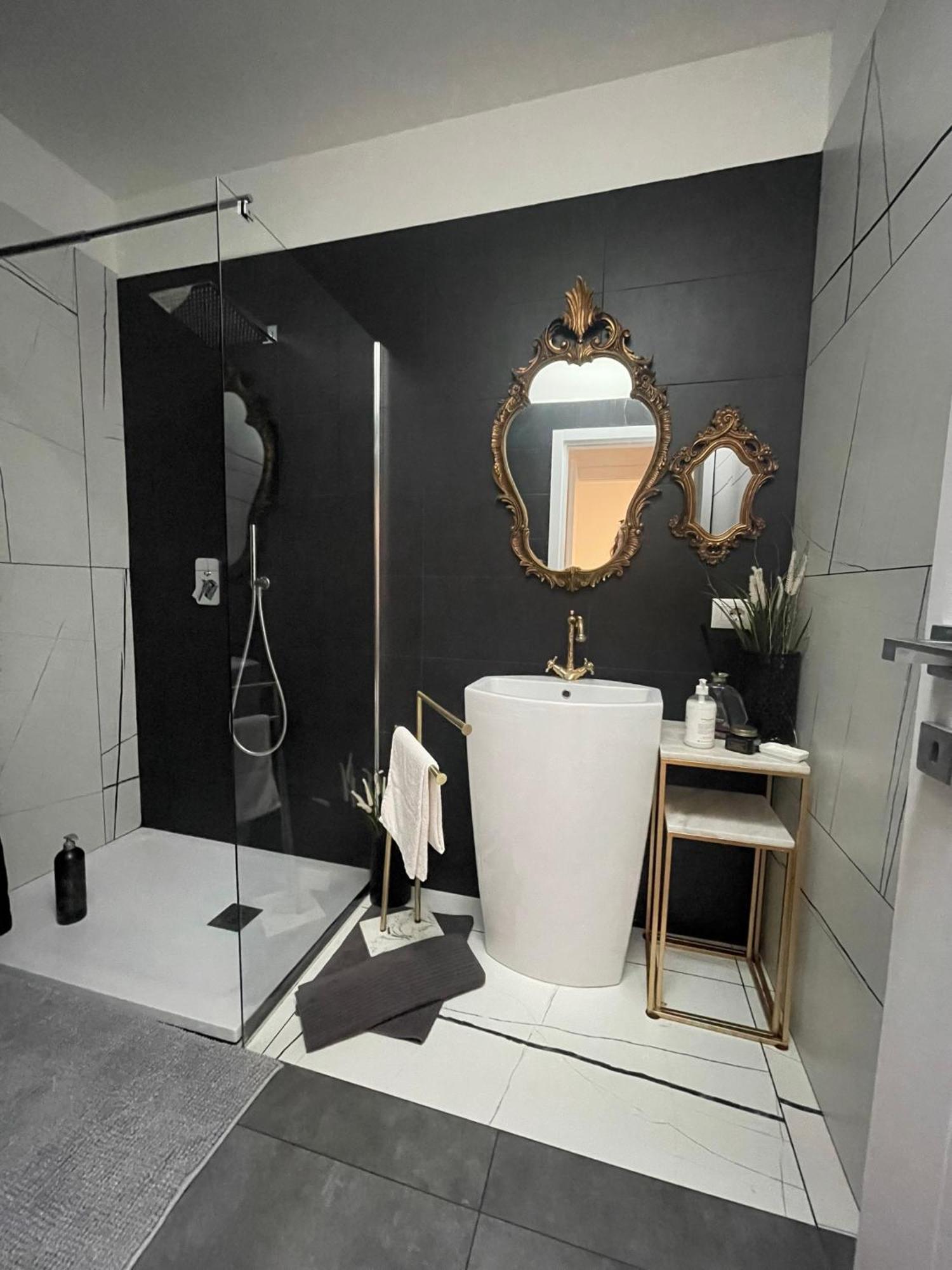 Decoluxe !Apartamento Con 1 Camera Da Letto , In Zona San Paolo , Via Martiniana Torino Eksteriør bilde